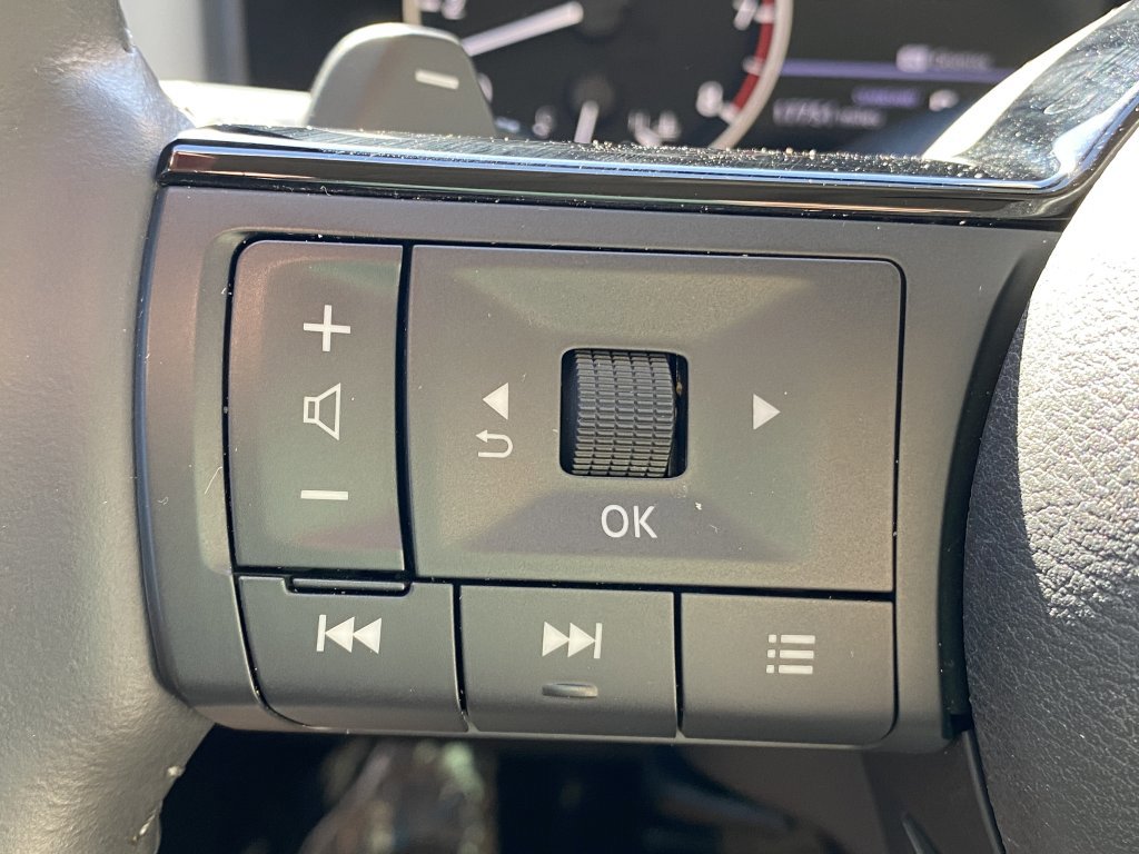 Used 2023 Nissan Rogue SL w/ SL Premium Package image 31