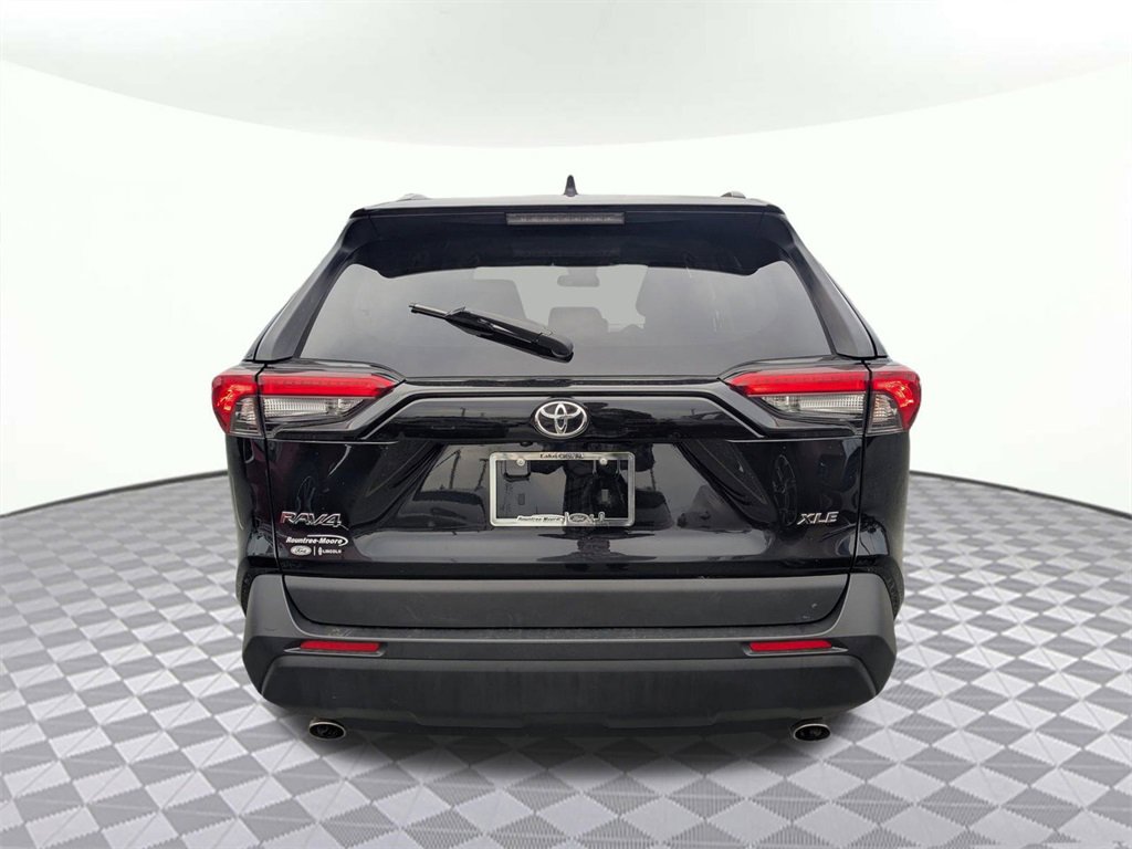 Used 2023 Toyota RAV4 XLE image 4