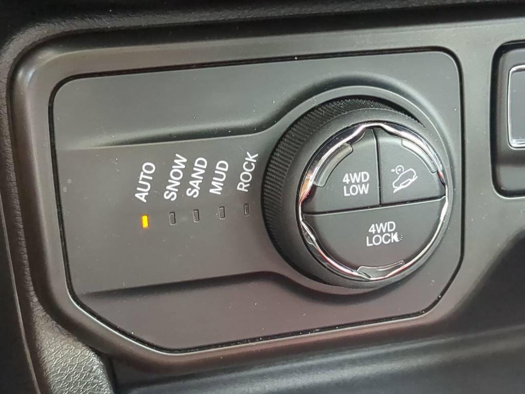 Used 2021 Jeep Renegade Trailhawk w/ Sun & Sound Group AWD/4WD image 27