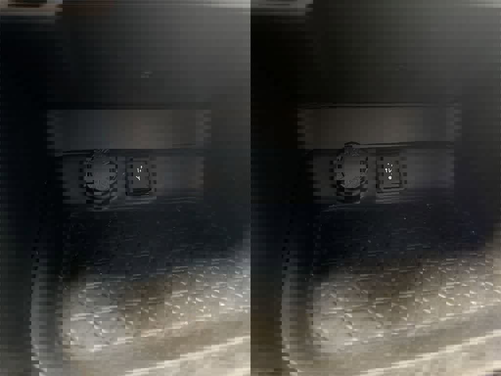 Used 2021 Toyota RAV4 XLE Premium image 32