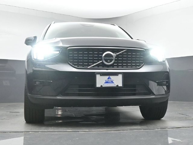 Used 2025 Volvo XC40 B5 Plus AWD/4WD image 36