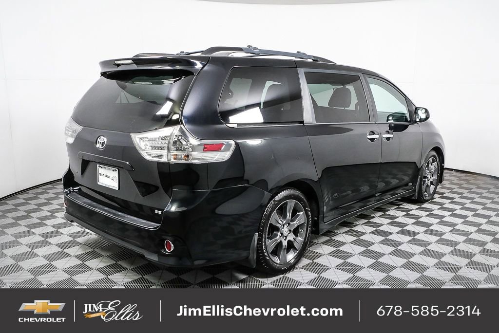 Used 2016 Toyota Sienna SE image 27