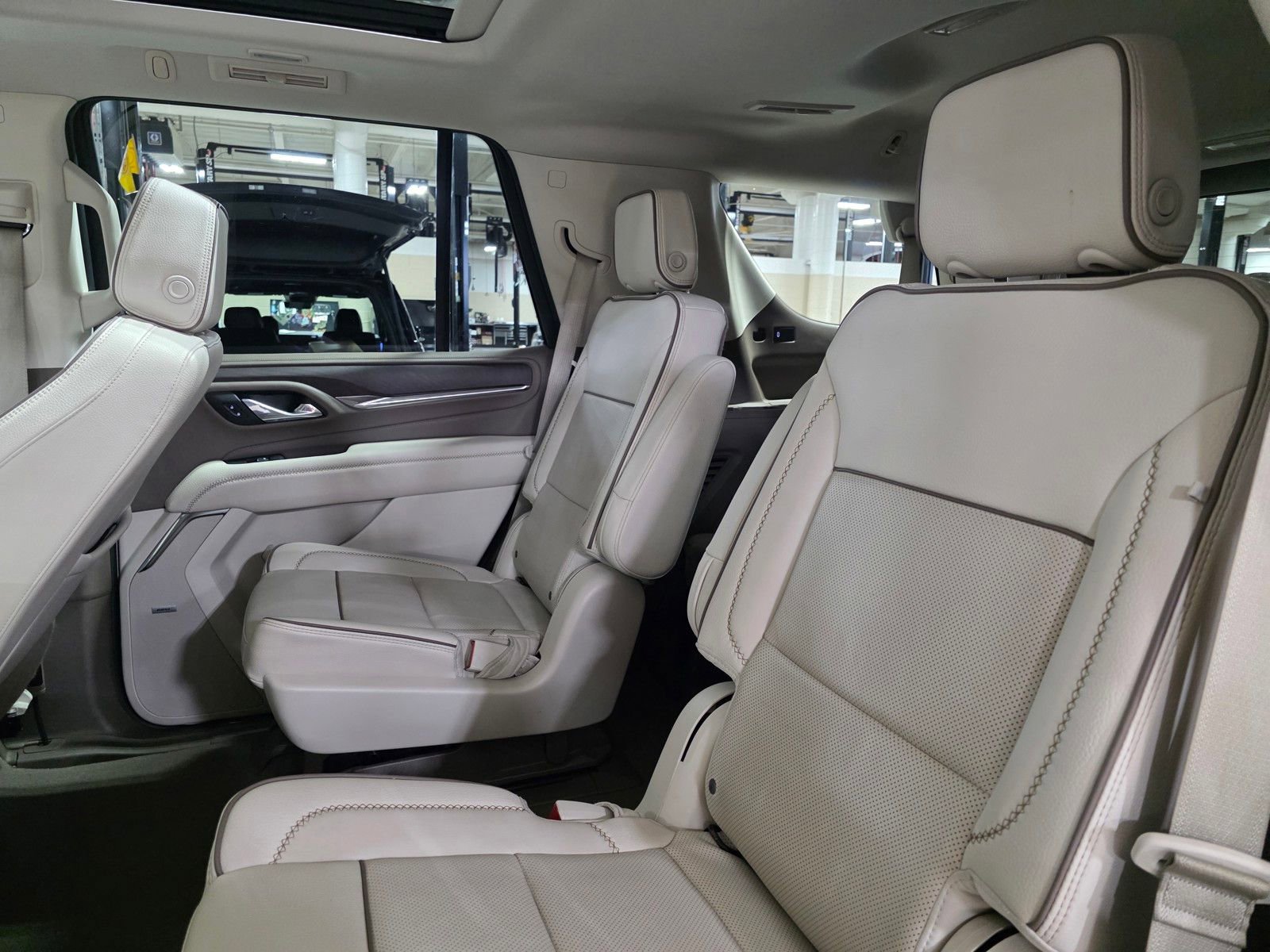 Used 2023 GMC Yukon Denali w/ Max Trailering Package image 15