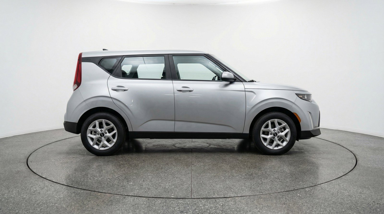 Used 2025 Kia Soul LX w/ LX Technology Package FWD image 11