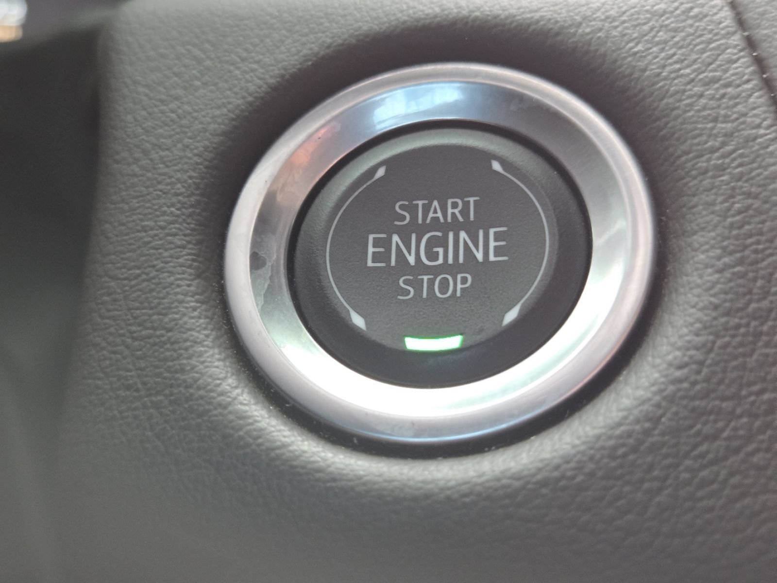 Used 2024 GMC Yukon XL SLT w/ SLT Luxury Package AWD/4WD image 8