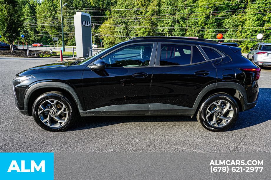 Used 2025 Chevrolet Trax LT FWD image 6