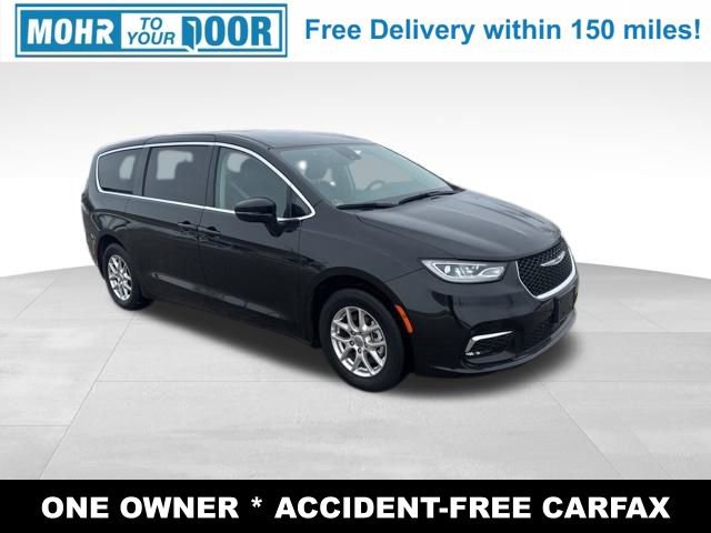 Used 2024 Chrysler Pacifica Touring-L image 7