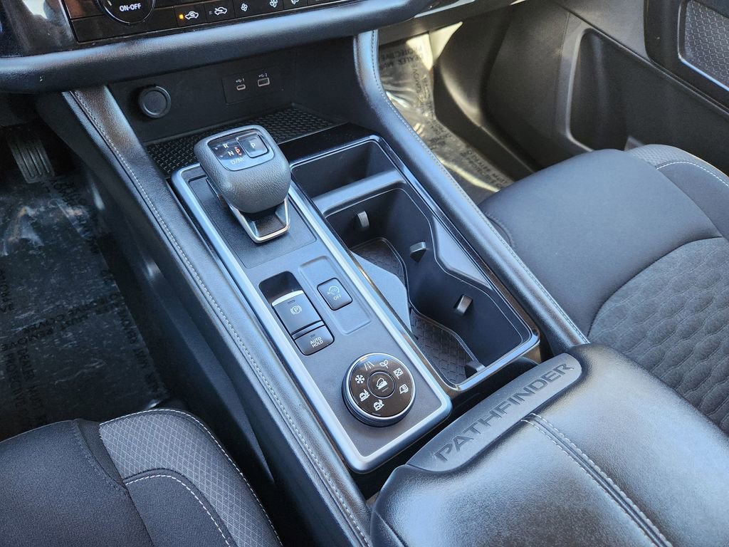 Used 2025 Nissan Pathfinder SV image 26