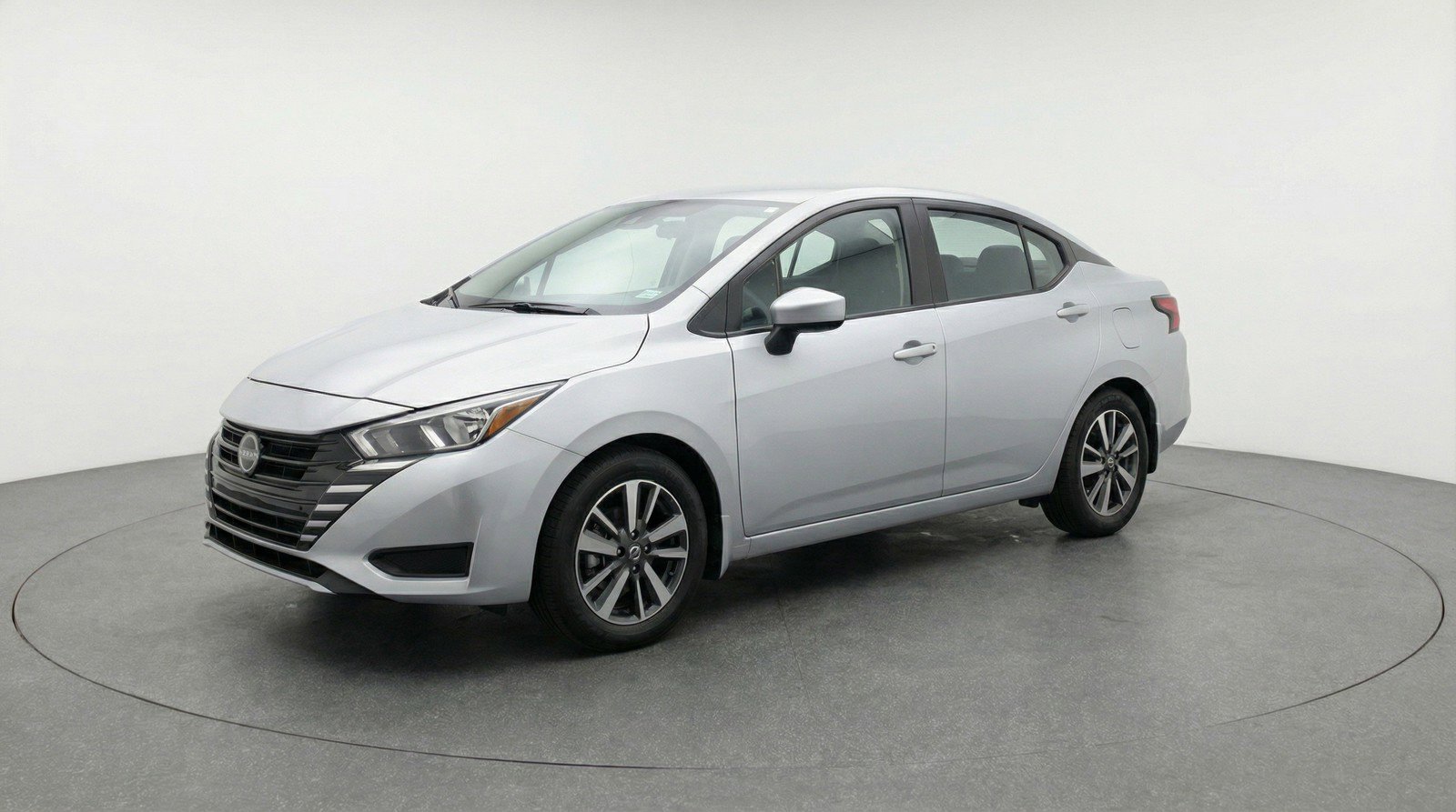 Used 2025 Nissan Versa SV image 3