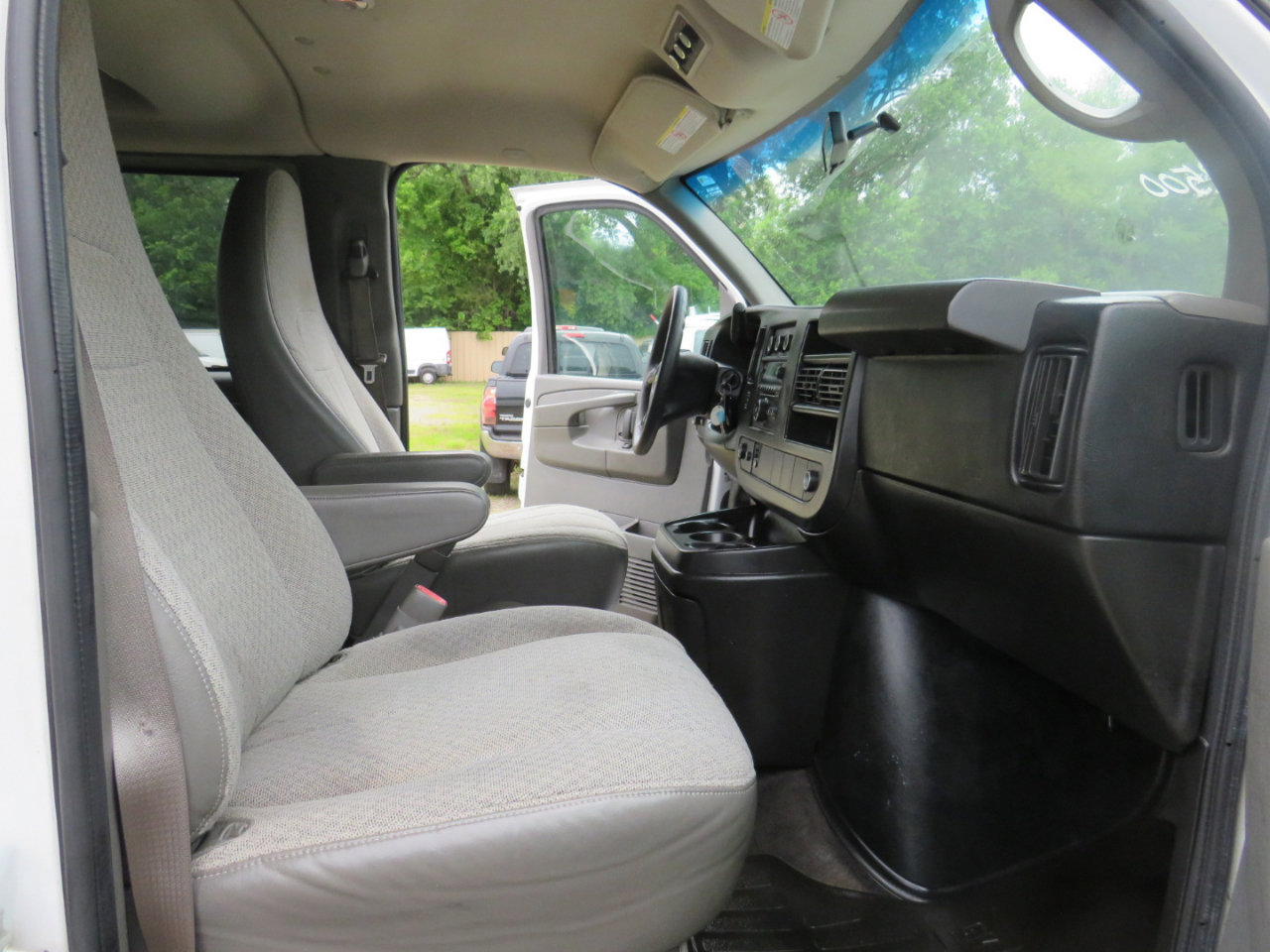Used 2014 Chevrolet Express 2500 LT w/ LT Preferred Equipment Group RWD image 17