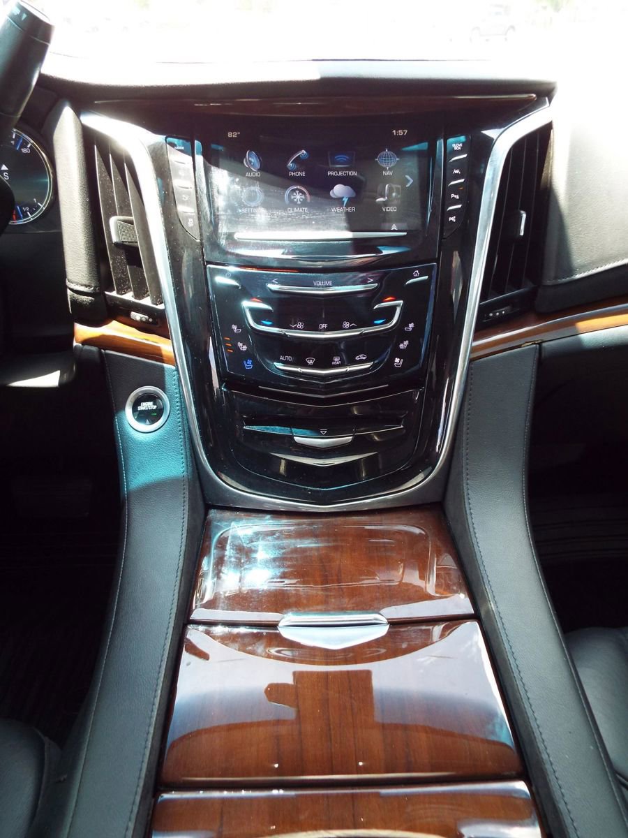 Used 2017 Cadillac Escalade Premium Luxury w/ LPO, Radiant Package RWD image 16