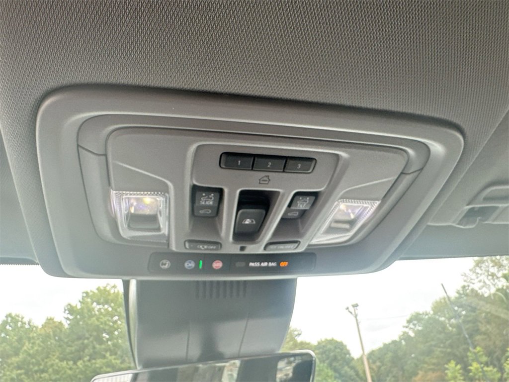 Used 2024 GMC Sierra 3500 Denali w/ Denali Reserve Package image 19