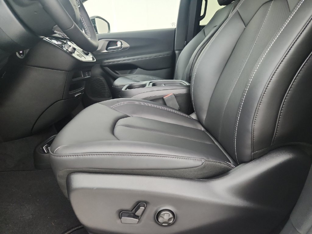 New 2027 Chrysler Pacifica LX FWD image 19