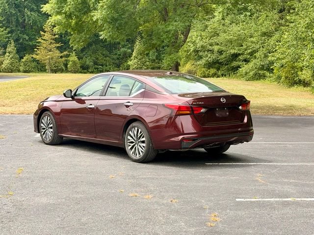 Used 2024 Nissan Altima 2.5 SV FWD image 5
