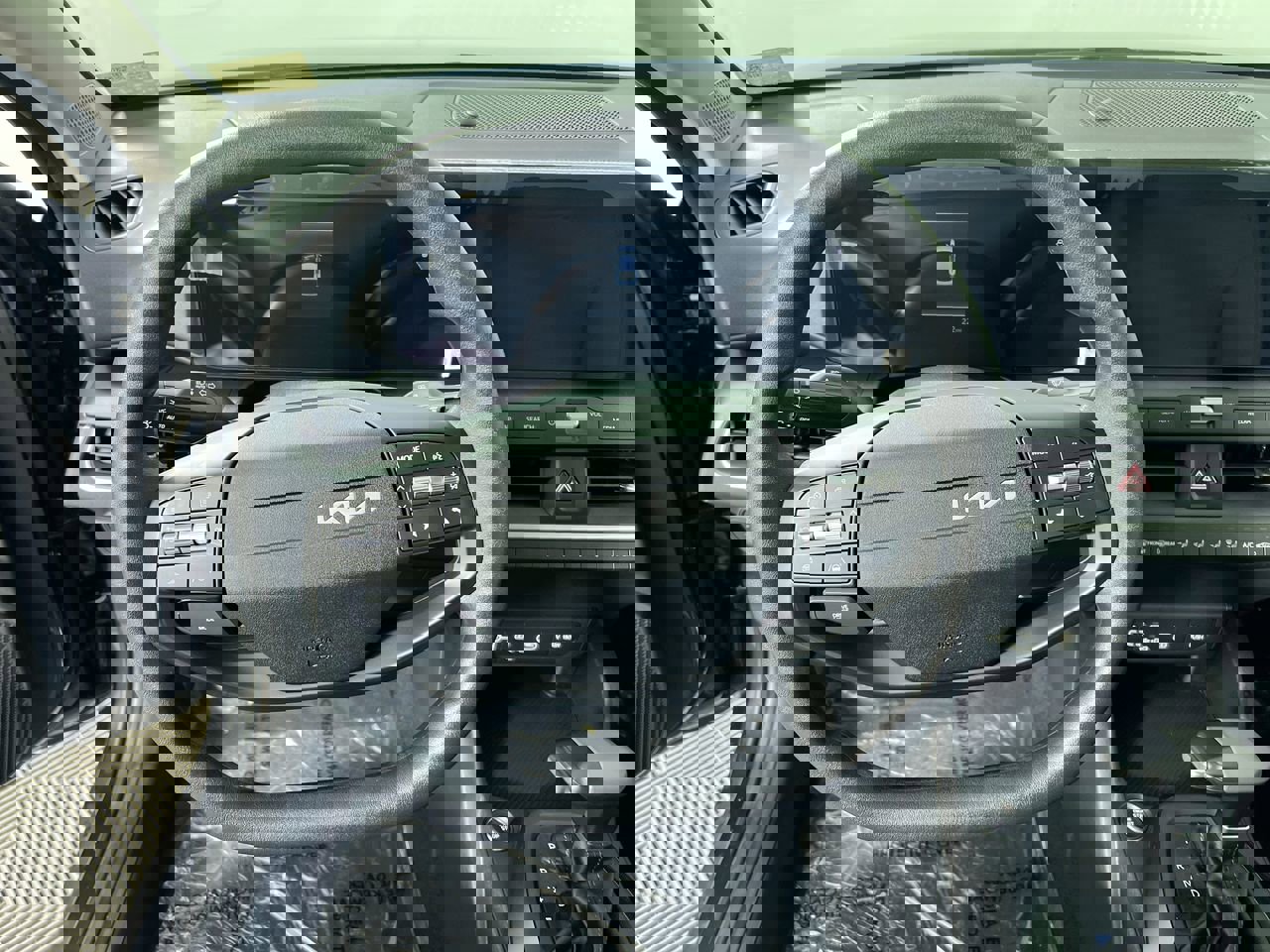 New 2025 Kia K4 LXS image 16