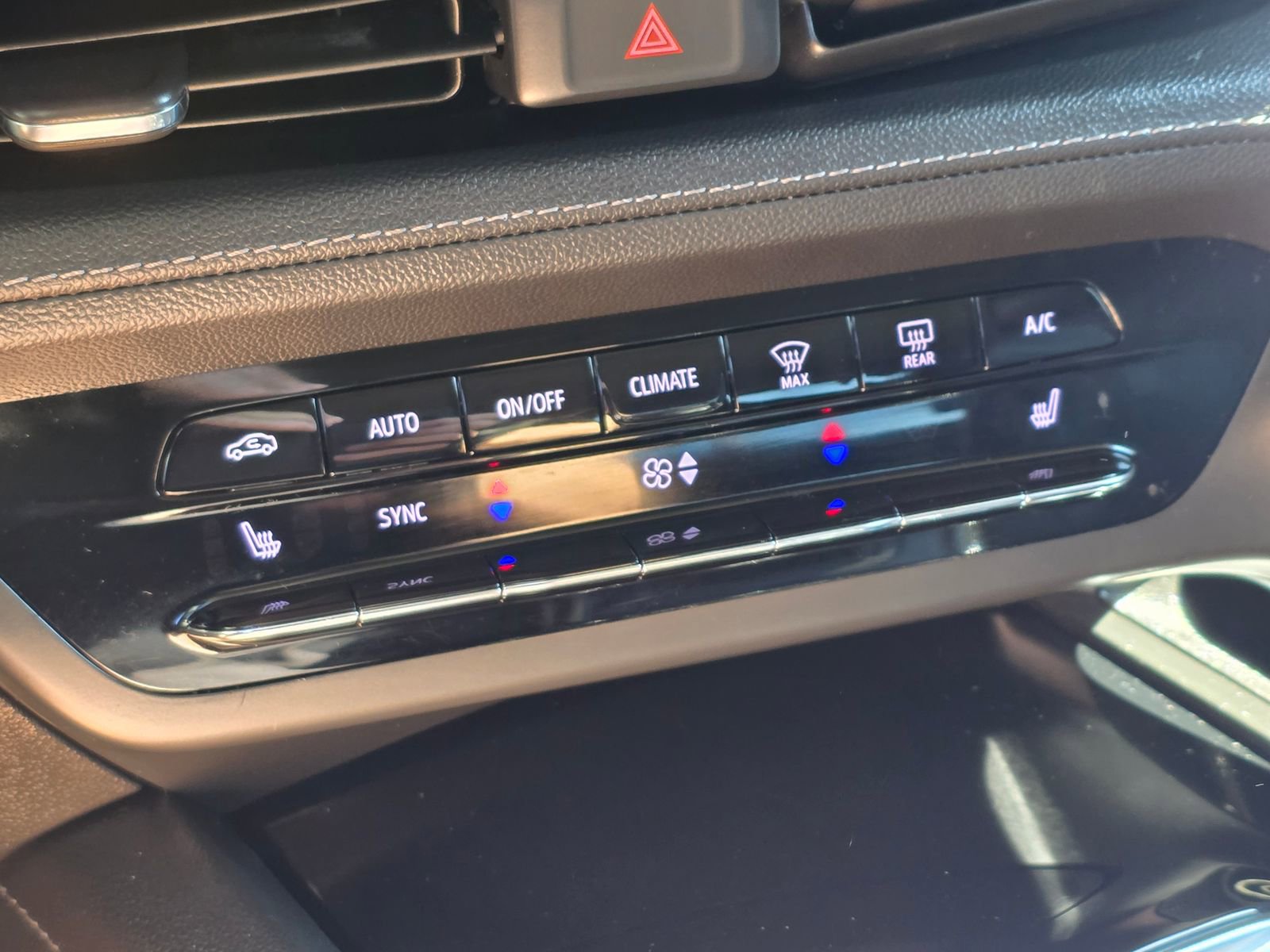 Used 2023 Buick Envision Essence image 29