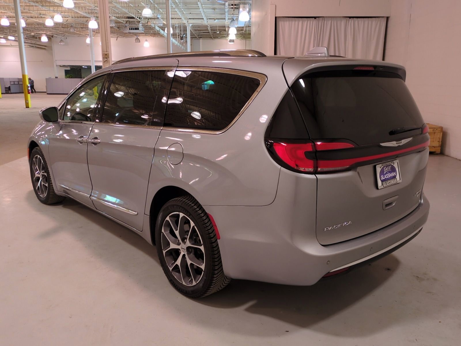Used 2021 Chrysler Pacifica Limited AWD/4WD image 6