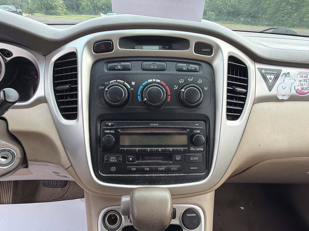 Used 2005 Toyota Highlander 2WD V6 w/ 3rd Row image 18