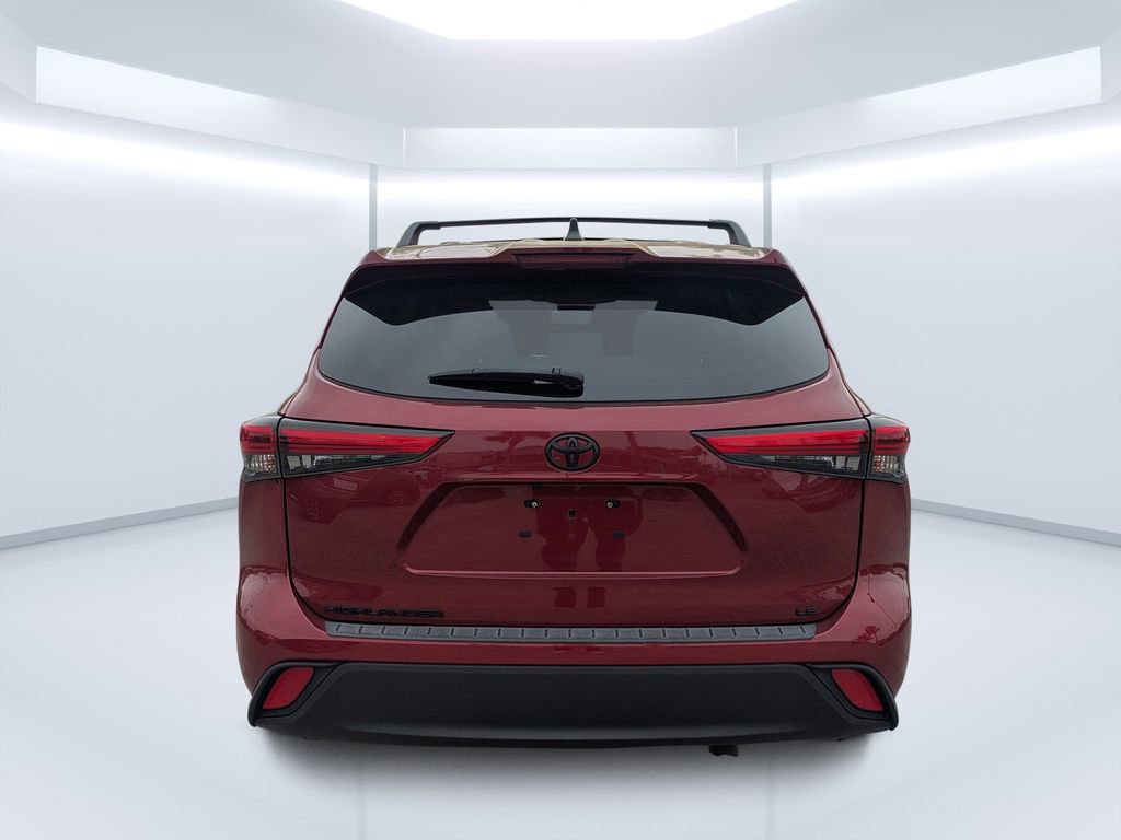 Used 2023 Toyota Highlander LE image 4