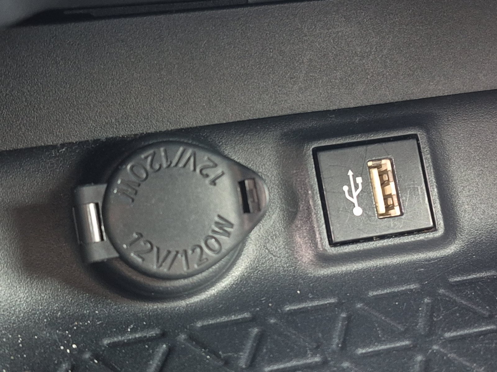 Certified 2025 Toyota RAV4 XLE AWD/4WD image 33