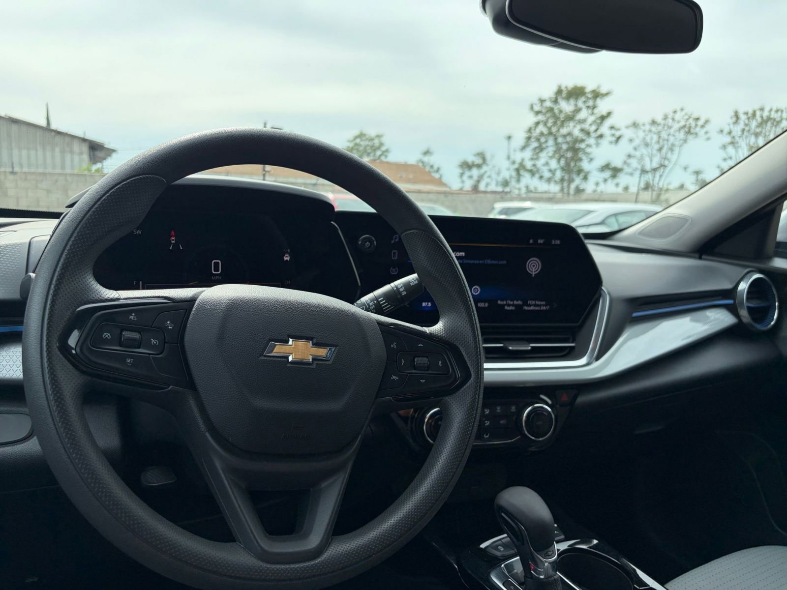 Used 2025 Chevrolet Trax LT image 34