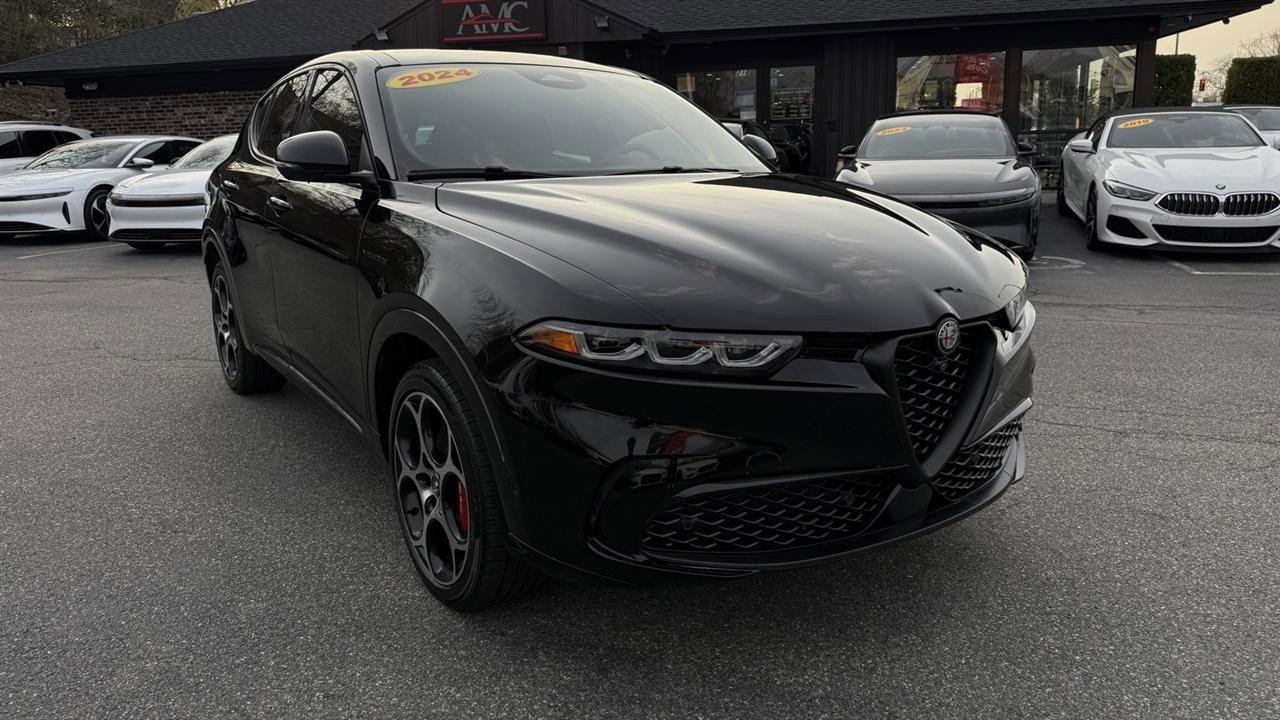 Used 2024 Alfa Romeo Tonale Veloce w/ Active Assist Package AWD/4WD image 14