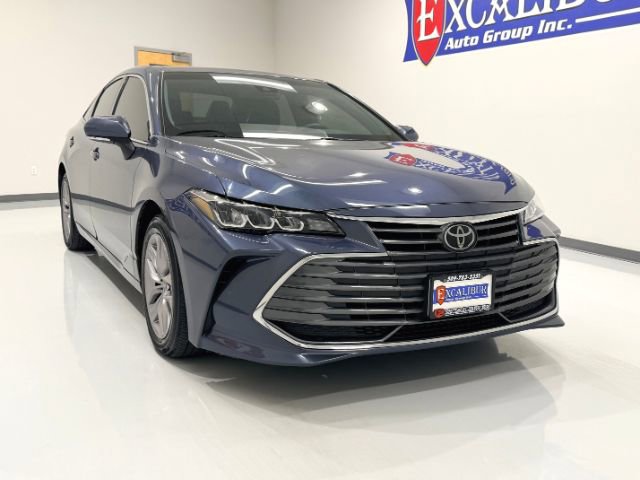 Used 2022 Toyota Avalon XLE w/ Moonroof Package image 2