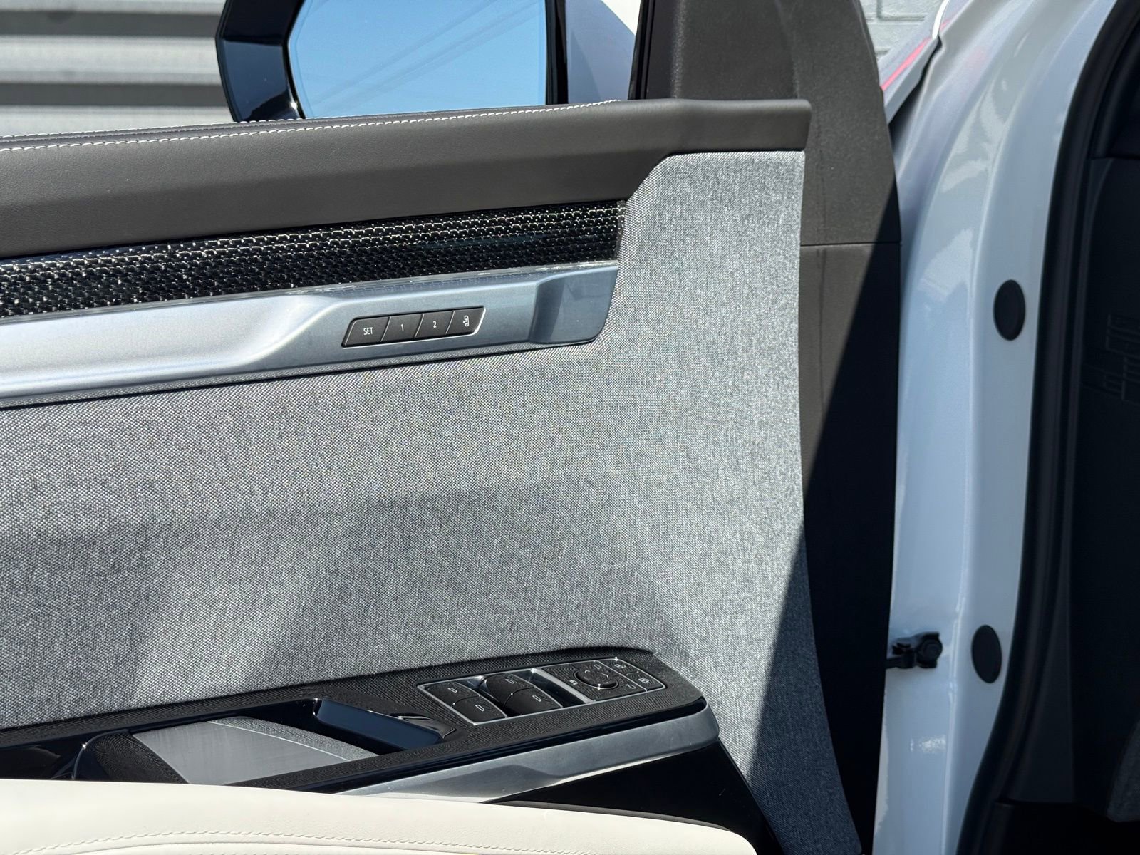 Used 2025 Cadillac Escalade ESV V image 17