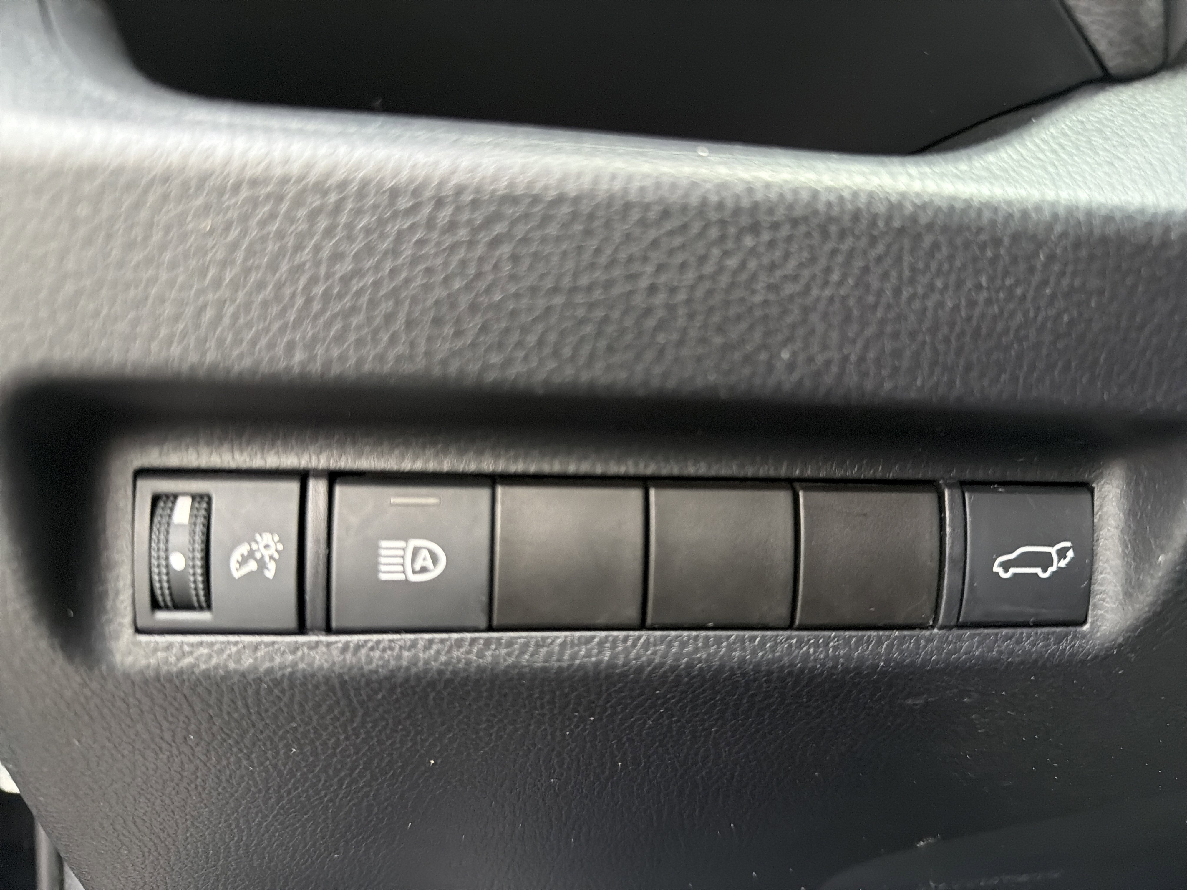 Used 2021 Toyota RAV4 XLE w/ Convenience Package image 14