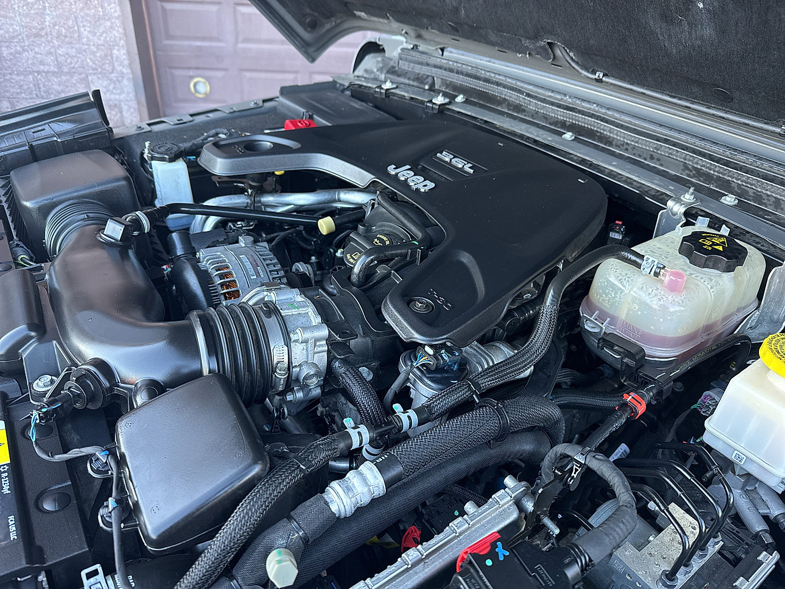 Used 2020 Jeep Gladiator Sport w/ Quick Order Package 24S image 38