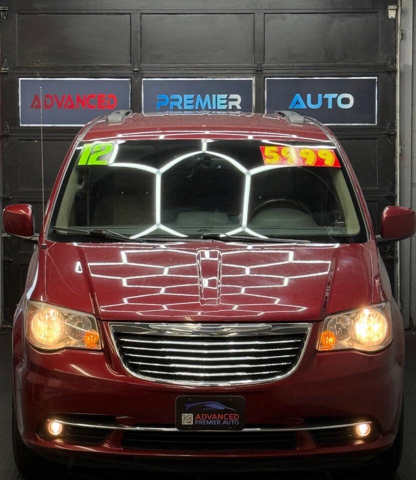 Used 2012 Chrysler Town & Country Touring-L w/ Entertainment Group #2 FWD image 5