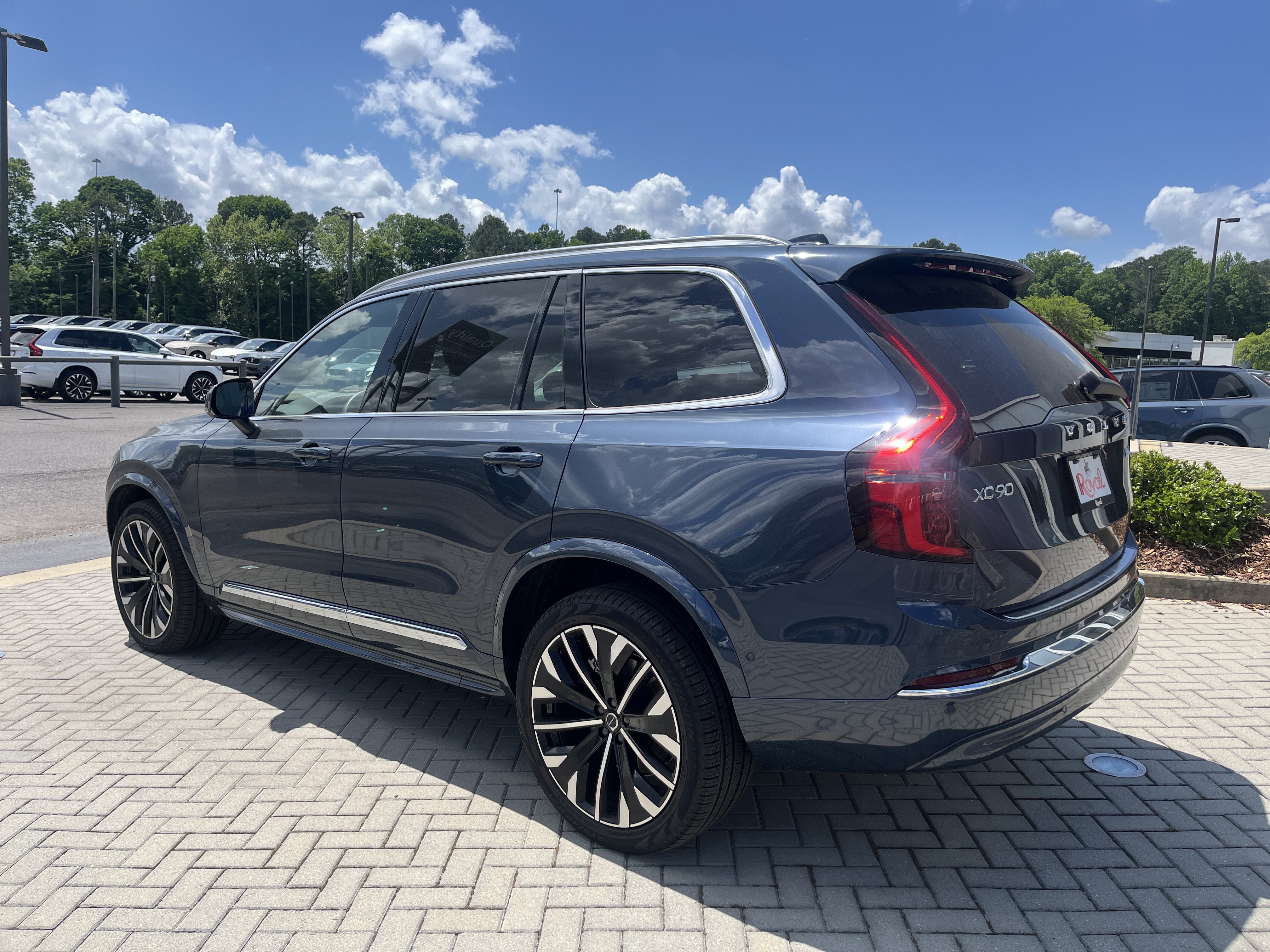 New 2026 Volvo XC90 B6 Plus w/ Protection Package Premier AWD/4WD image 3
