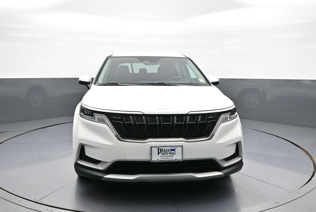 Used 2024 Kia Carnival LX FWD image 2
