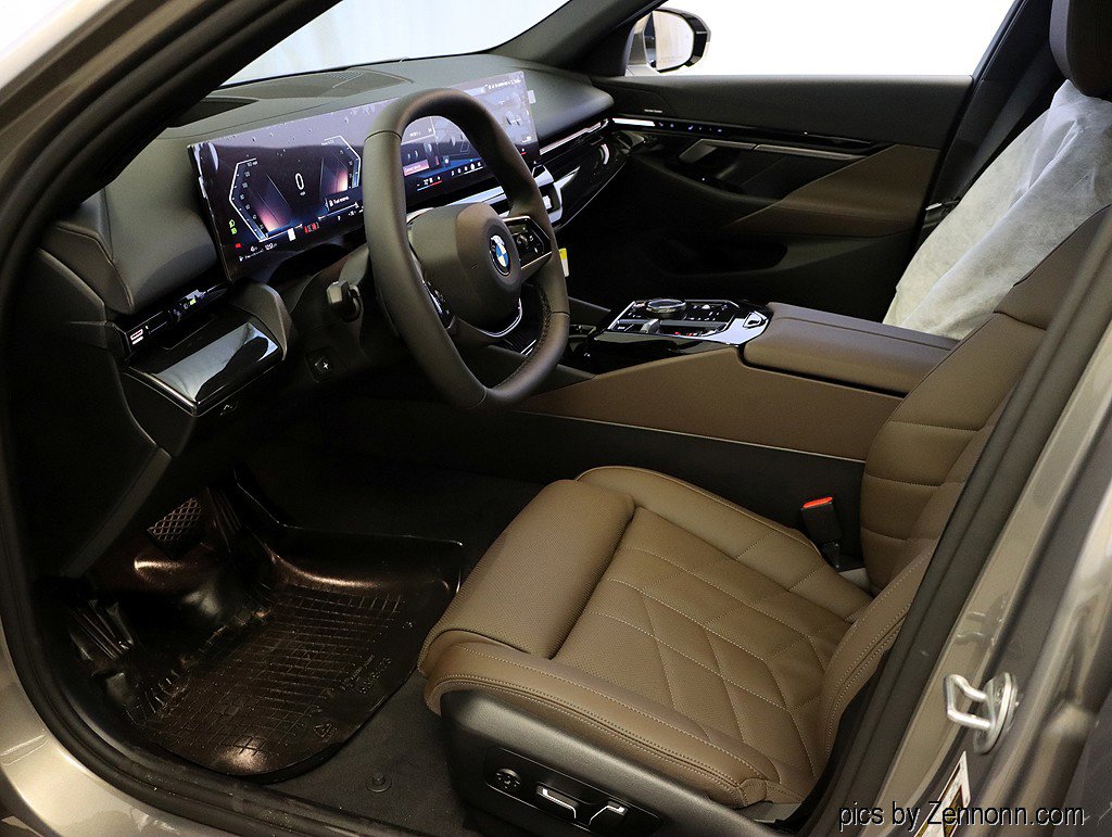 Used 2026 BMW 530i xDrive w/ Premium Package image 11