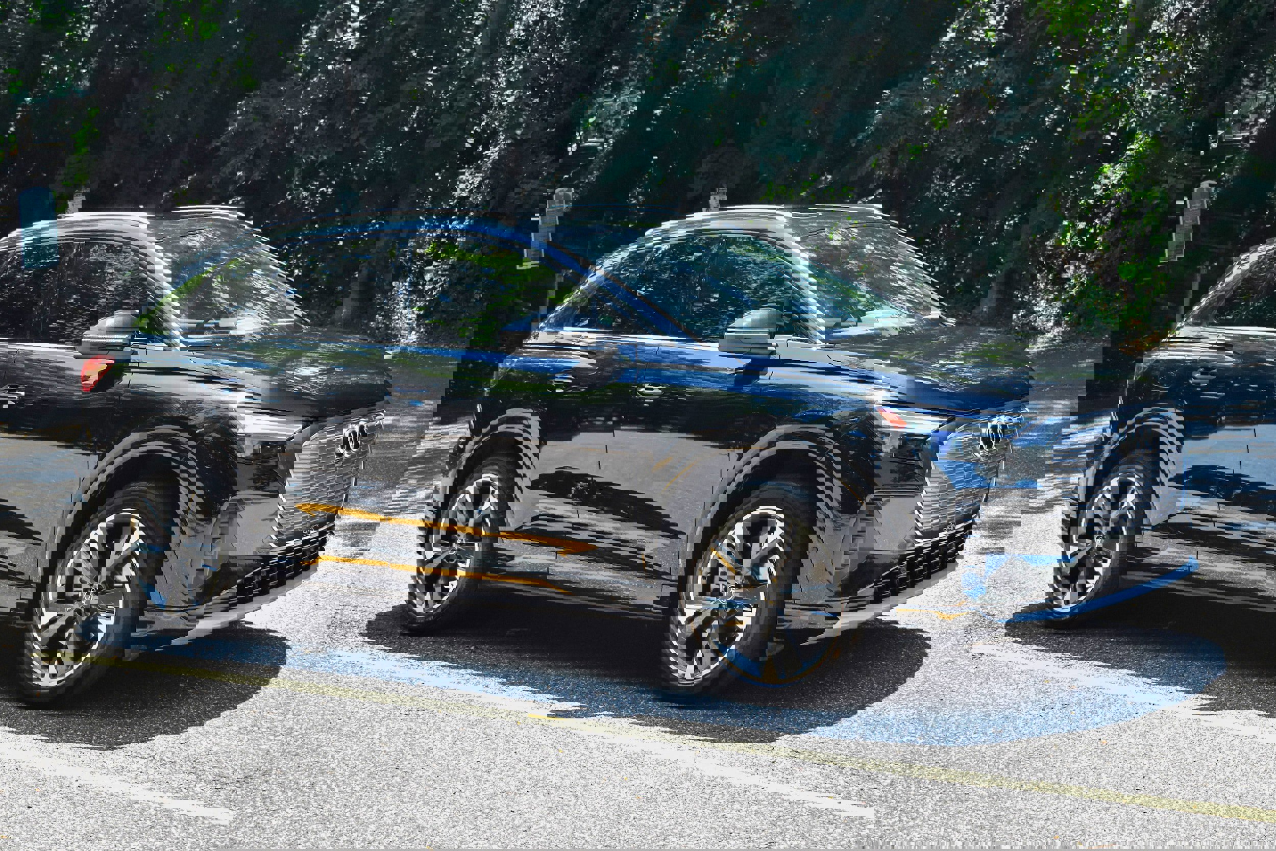 Used 2022 Audi Q4 e-tron Premium Plus w/ Premium Plus image 12