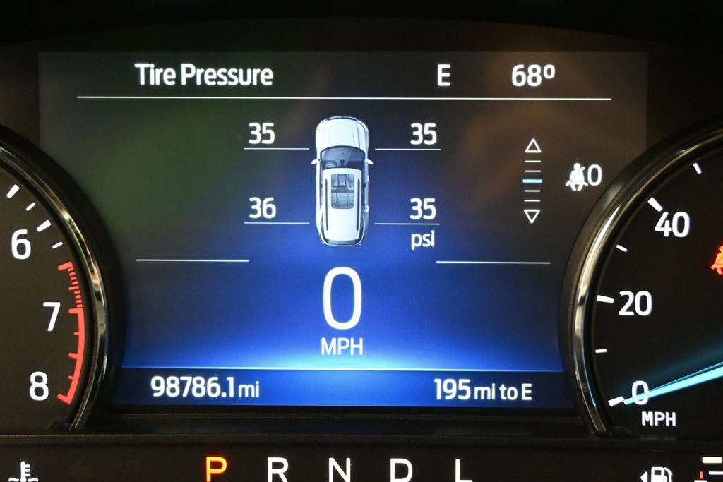 Used 2022 Ford Explorer XLT w/ Equipment Group 202A AWD/4WD image 11