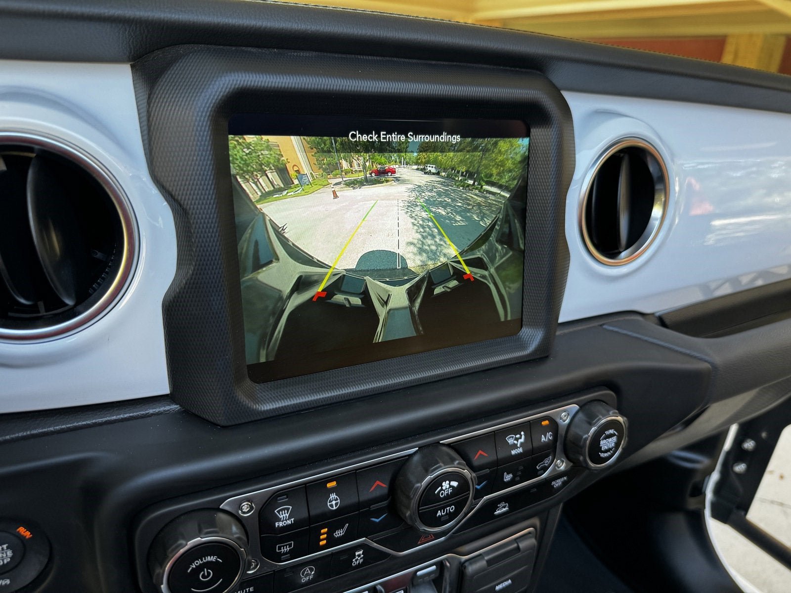 Used 2022 Jeep Wrangler Unlimited Sahara AWD/4WD image 40