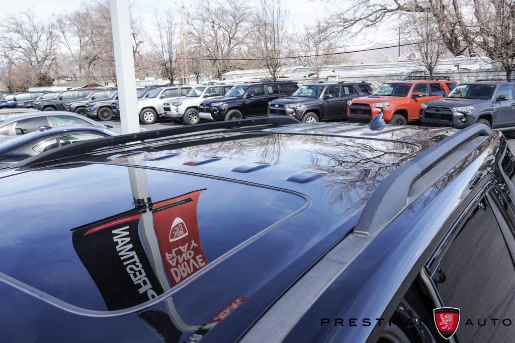 Used 2022 Chevrolet Traverse Premier w/ Redline Edition image 12