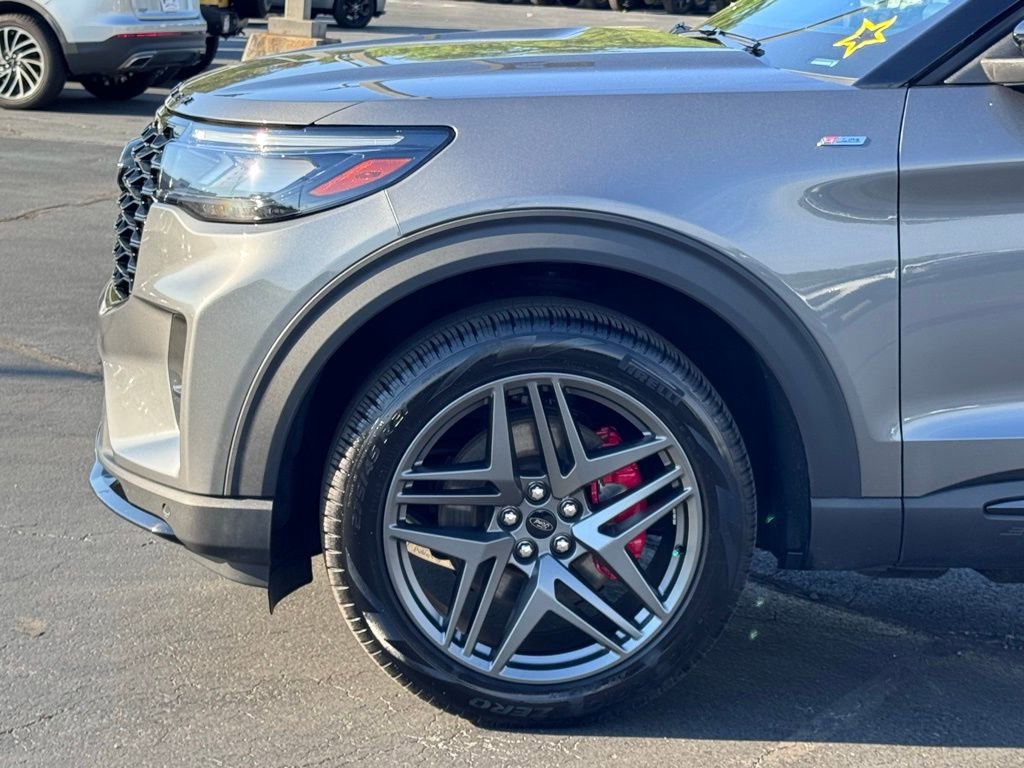 Used 2025 Ford Explorer ST-Line w/ ST-Line Street Pack AWD/4WD image 38