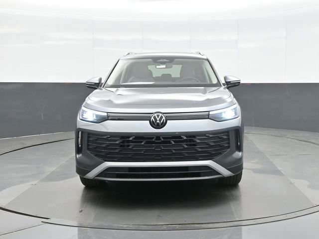 New 2026 Volkswagen Tiguan SE image 2