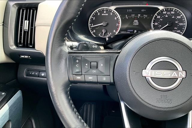 Certified 2025 Nissan Pathfinder SL FWD image 11