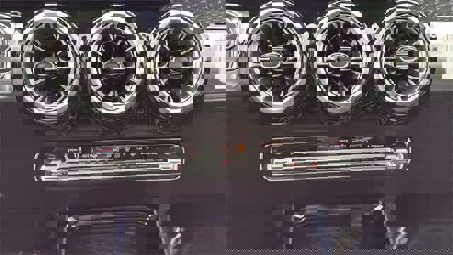 Used 2025 Mercedes-Benz GLB 250 4MATIC image 23