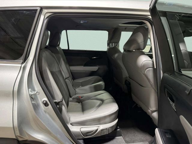 Used 2023 Toyota Highlander XLE image 29