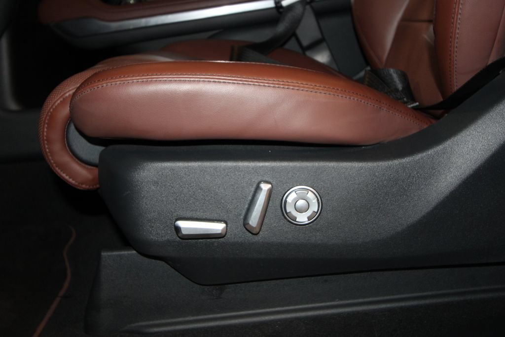 Used 2025 Lincoln Navigator L Reserve AWD/4WD image 9