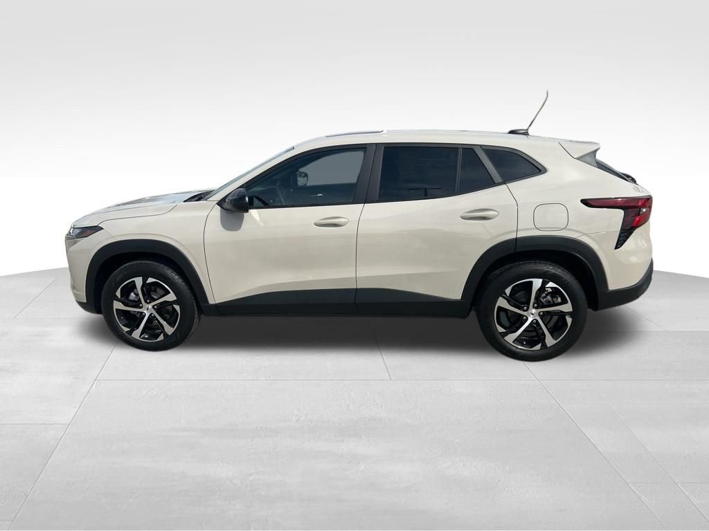 Used 2026 Chevrolet Trax RS w/ Sunroof Package image 4