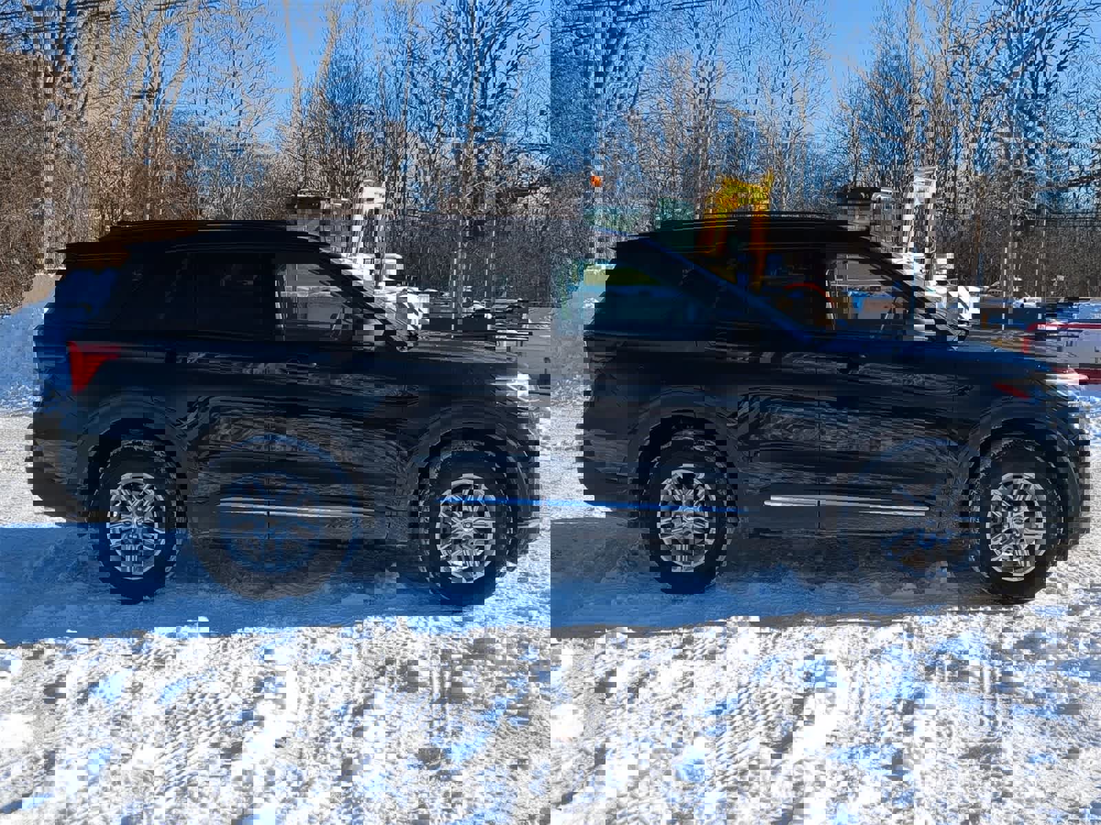 Used 2025 Ford Explorer Active image 15