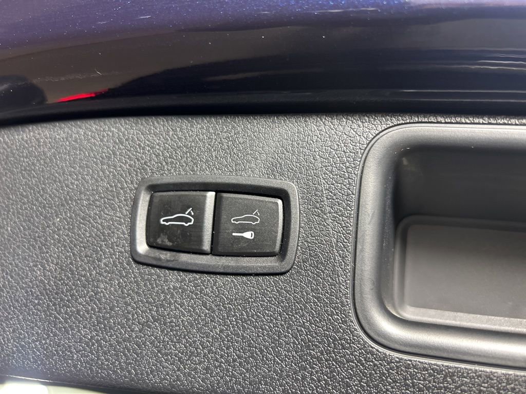 Certified 2022 Porsche Macan image 36