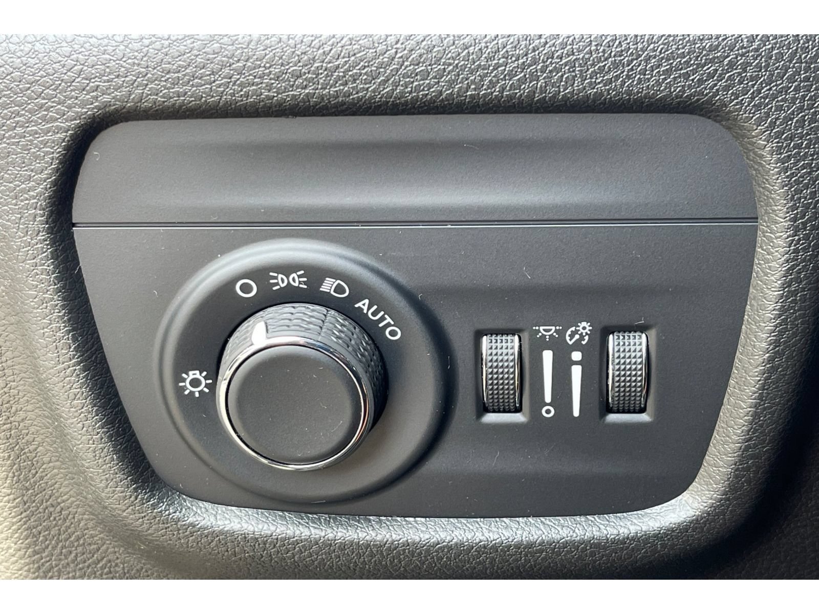 Used 2022 Jeep Grand Cherokee L Laredo RWD image 41