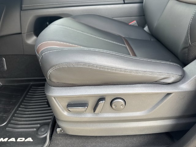 Used 2025 Nissan Armada SL AWD/4WD image 31