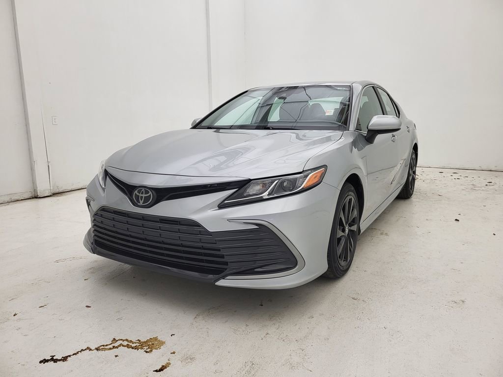 Used 2022 Toyota Camry LE image 18